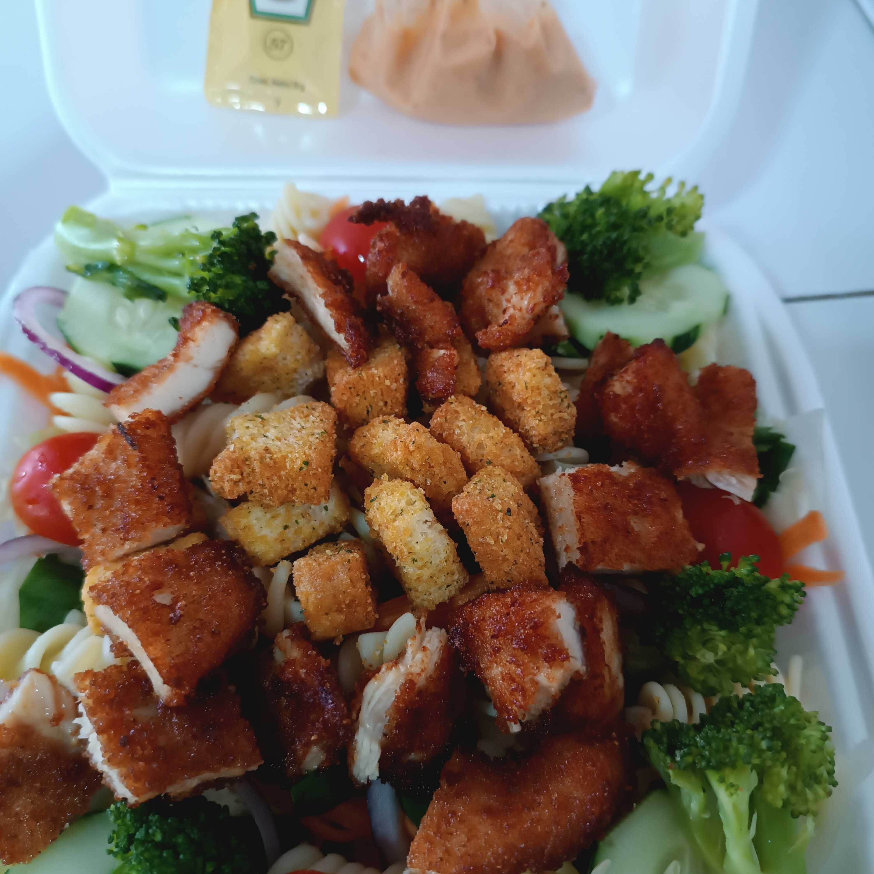 Ensalada pollo empanizado