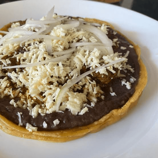 4 Picaditas de frijoles con pollo