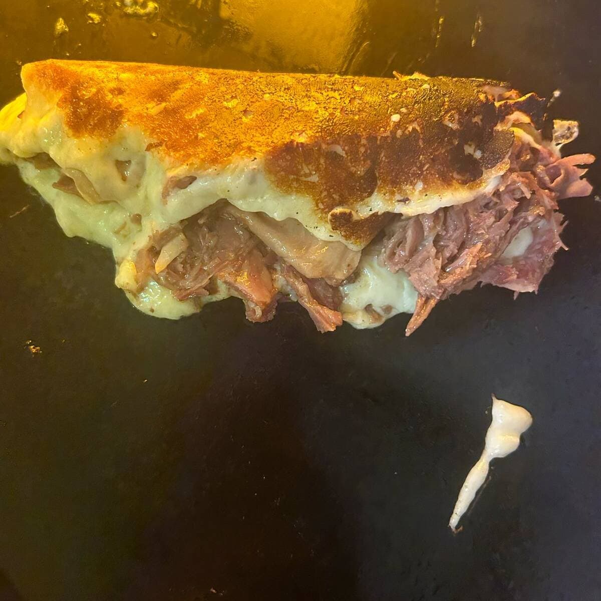 Costra de Queso con Birria