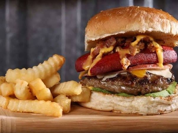 2 HAMBURGUESAS GRANDES ARTESANALES SENCILLAS