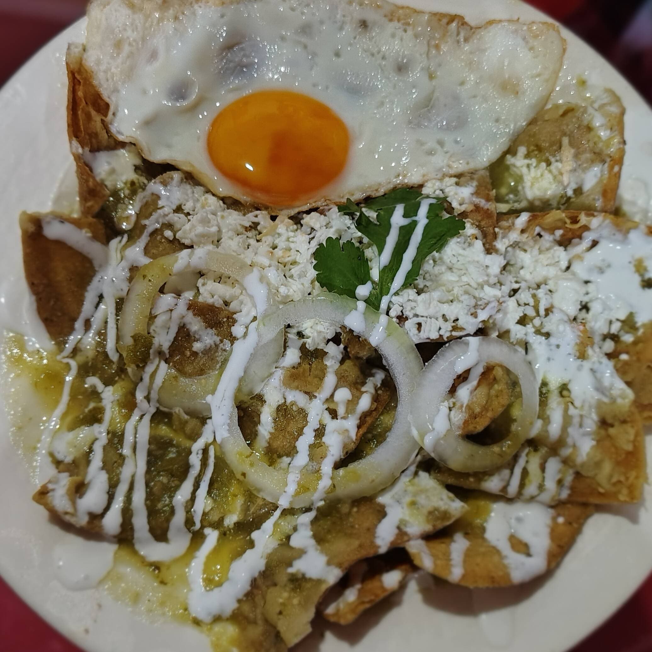 Chilaquiles Verdes Grandes con Huevo Estrellado