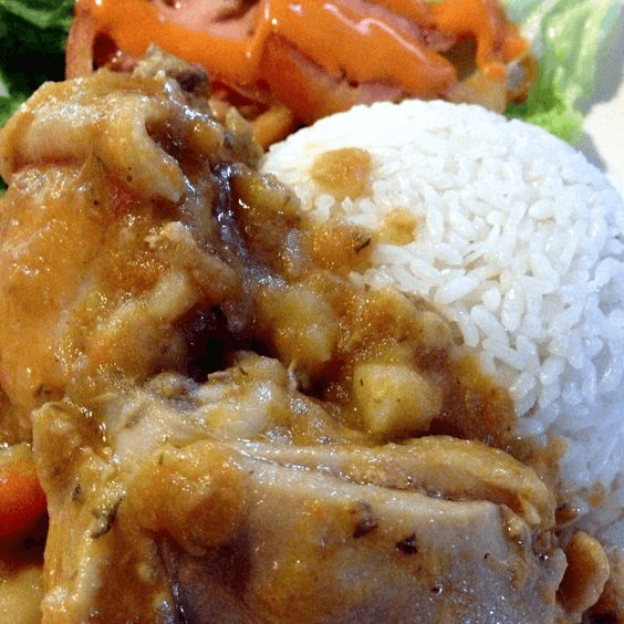 Pollo Guisado