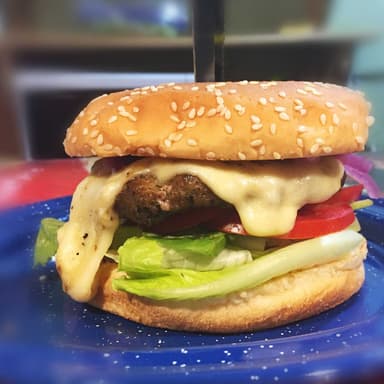 HAMBURGUESA QUESO FUNDIDO CON PAPAS