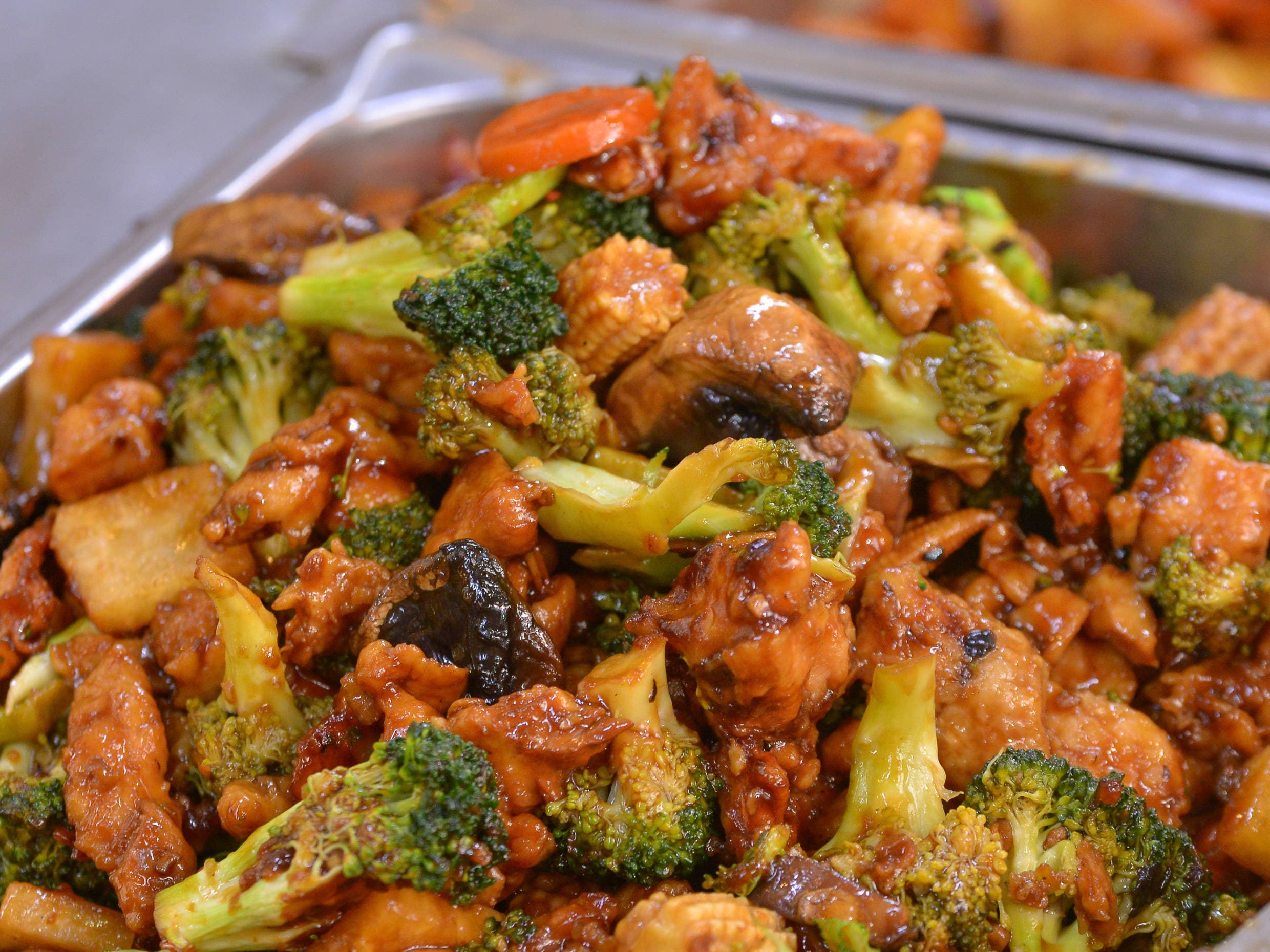 Pollo con Brocoli y  Elotes Chinos