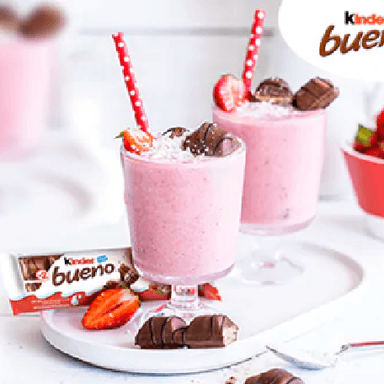 Frappe Fresa con KINDER BUENO