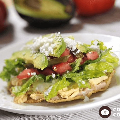 Tostada de Pollo Desmenuzado