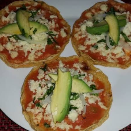 4 Picaditas de Tomate Con Picadillo