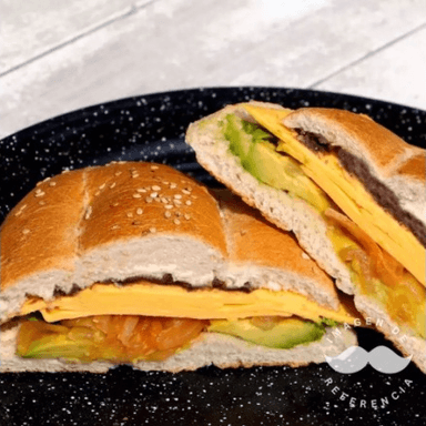 Torta De Quesos Mixtos