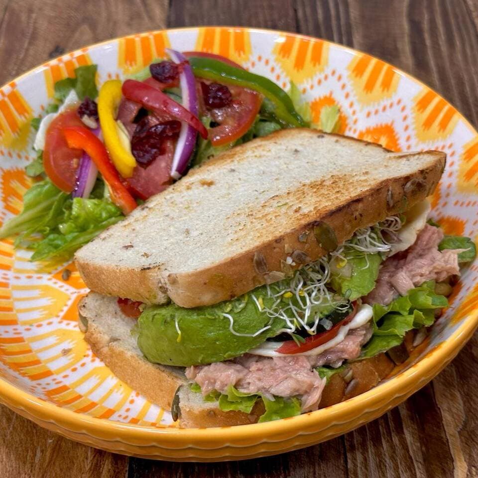 SANDWICH CON ATÚN