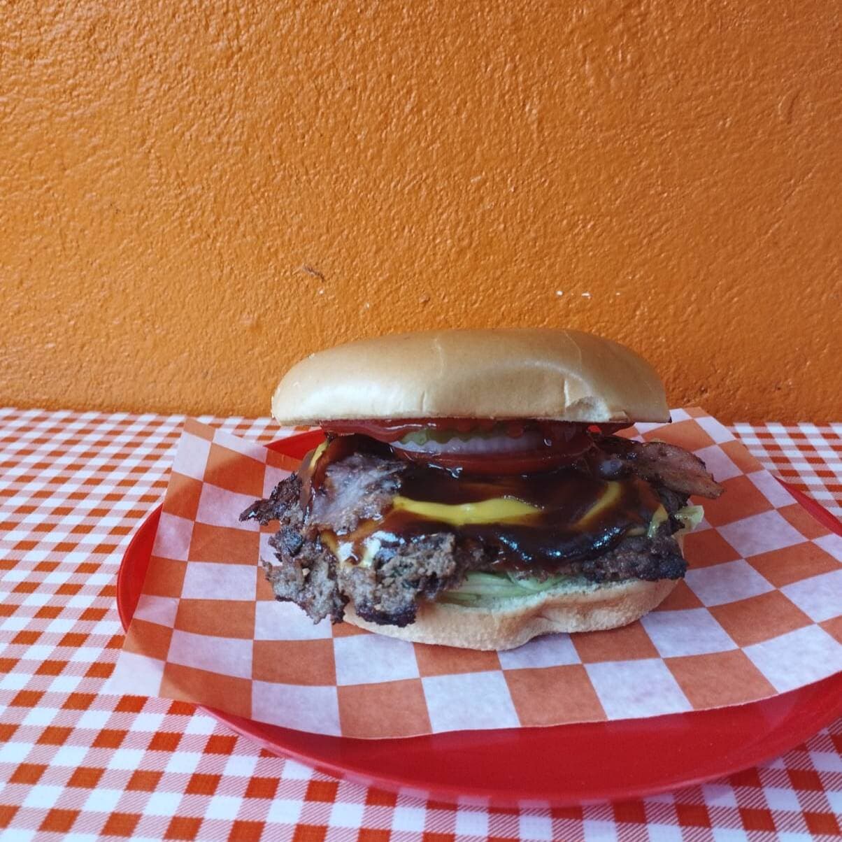 Combo BBQ Bacon Burger + Papás + Refresco
