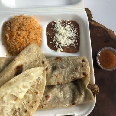 Burros con pechuga en crema poblana
