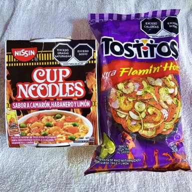 Nissin Negra Preparada Con Tostitos Morados