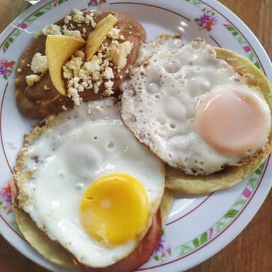 Huevos Estrellados