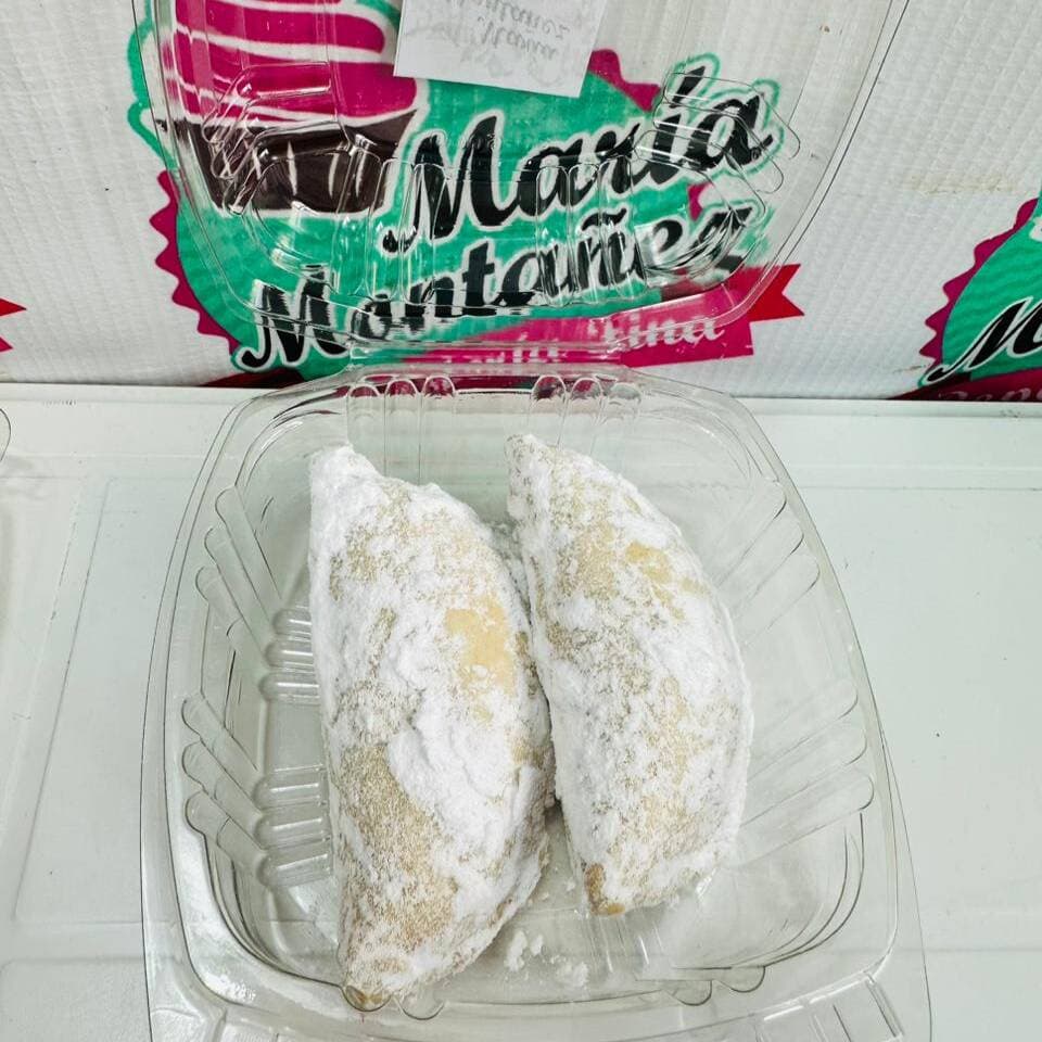 2 empanadas de coco
