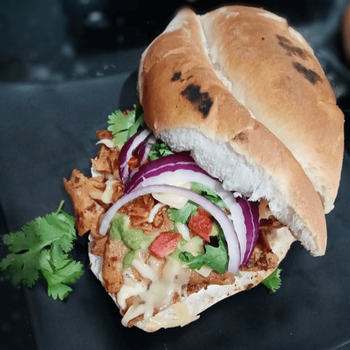 TORTA DE CHILAQUIL CON ESPECIALIDAD