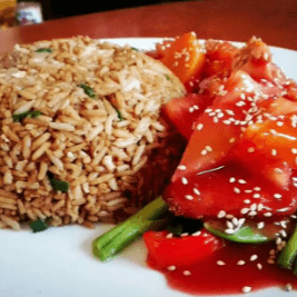 Pollo Tipakay con Chaufa.