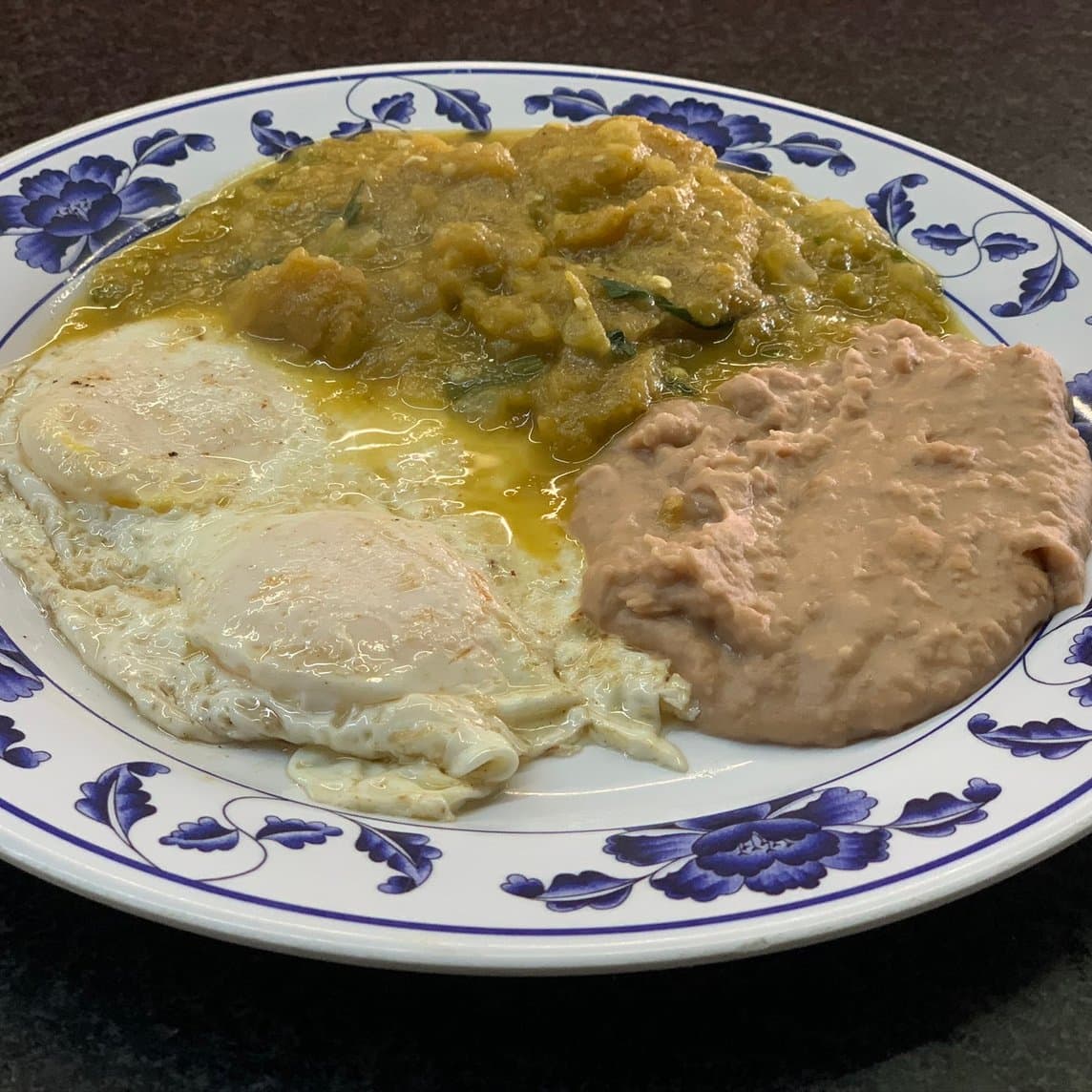 Huevos con Chicharron en Salsa Verde