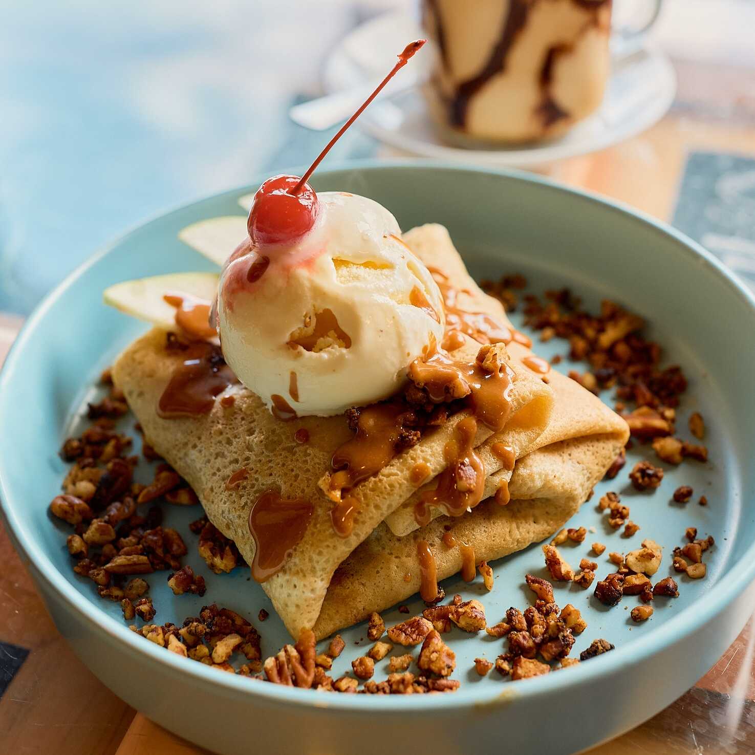 Crepa de Manzana Caliente & Pecanas