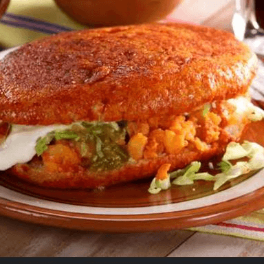 Pambazo de Papa con Chorizo
