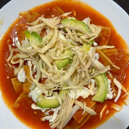 Chilaquiles Rojos con Pollo