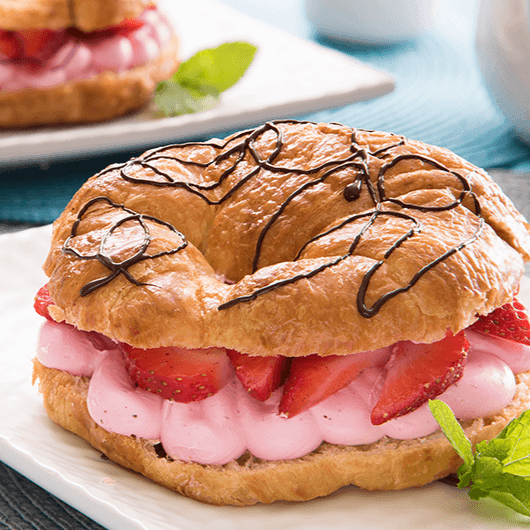 Cuernito de Fresas con Crema