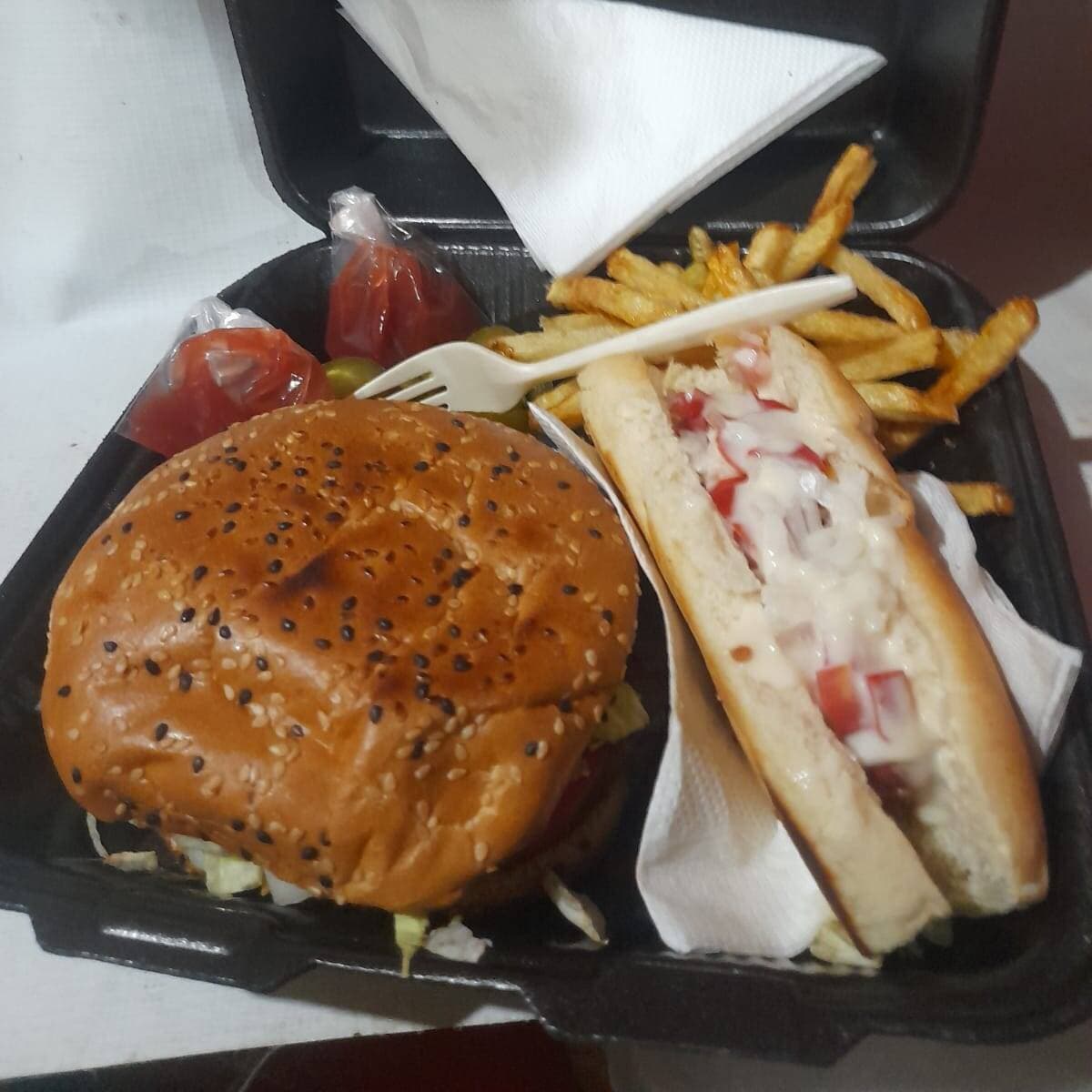 Combo 1 Hot Dog + 1 Hamburguesa C/Papas
