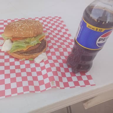 Hamburguesa Especial con Soda