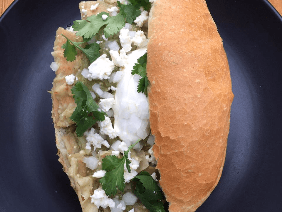 Lonche de Chilaquiles + Bebida