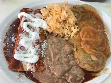 Combinación Chile y 2 Enchiladas Rojas