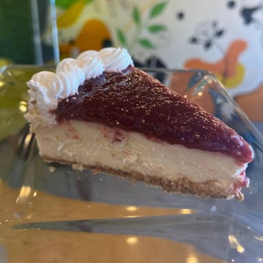 Pay de Queso con Mermelada de Frambuesa