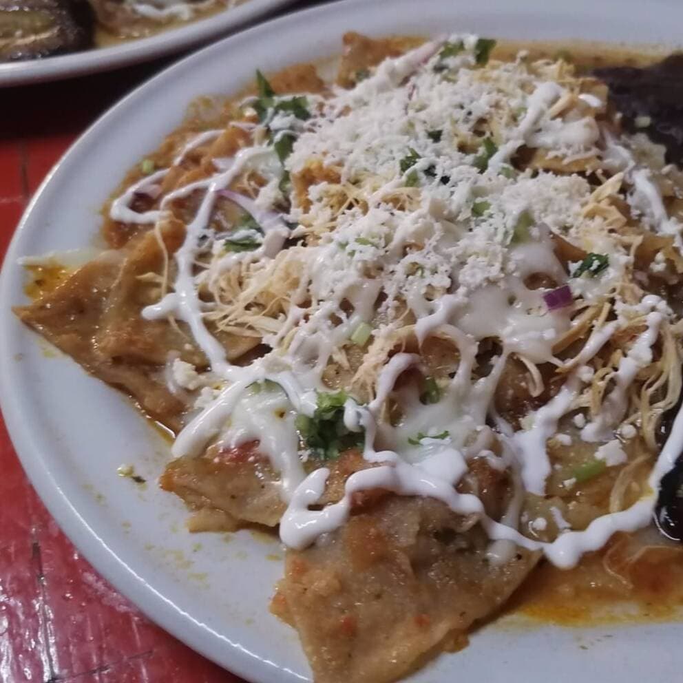 Chilaquiles Rojos con Pollo