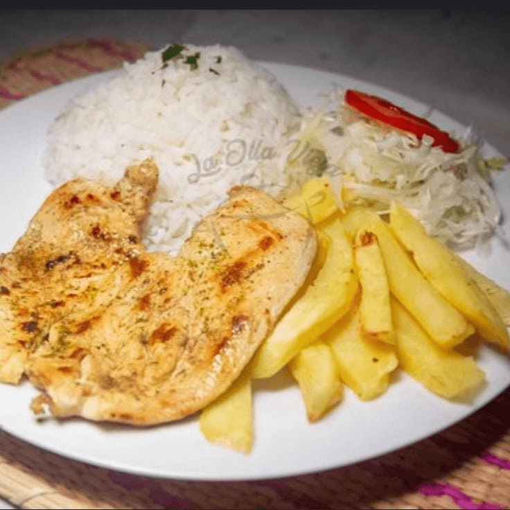 Almuerzo Economico Pechuga de Pollo + bebida 250ml