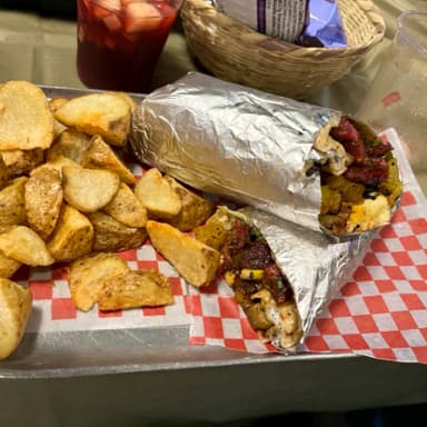 Burrito grande al pastor + Papas