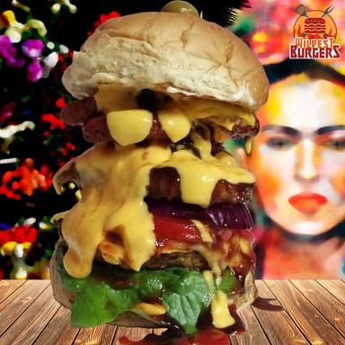 Frida Khalo con Papanachos.