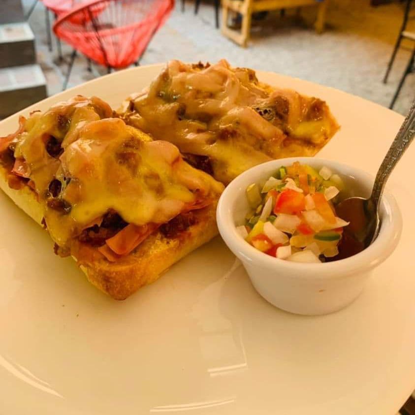 Molletes con Jamón