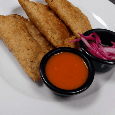 Tres Empanadas de Carne Molida