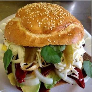 CEMITA DE MILANESA DE PUERCO CON PAPAS
