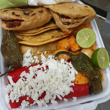 Plato Mixto Antojitos 8 piezas