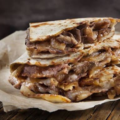 QUESADILLA CON BISTEC