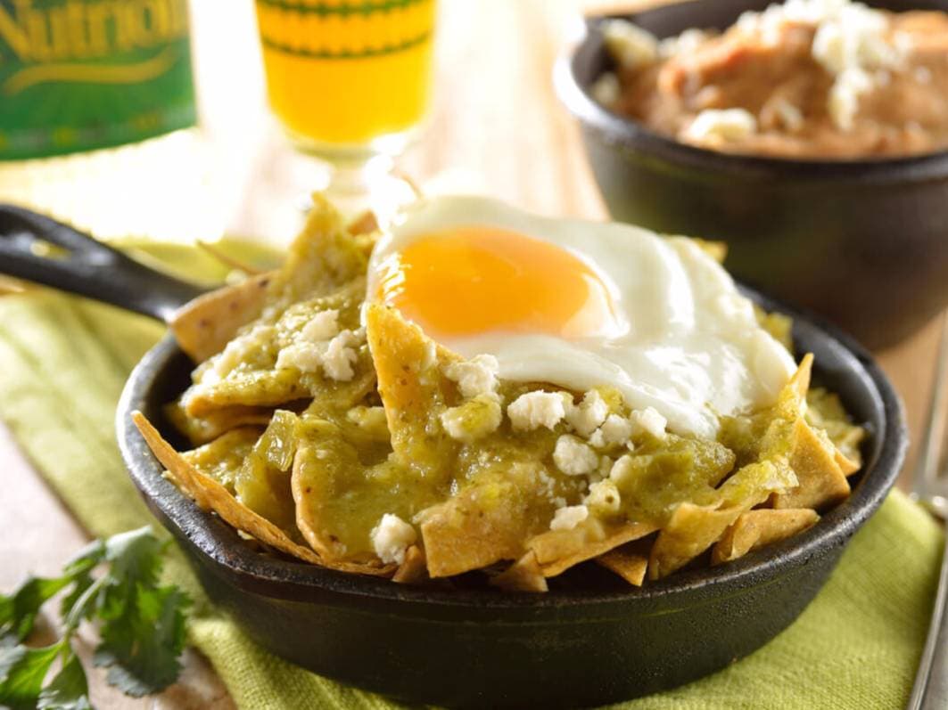 Chilaquiles grandes con proteina +Agua de sabor1LT