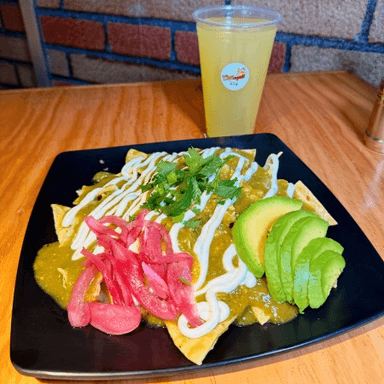 CHILAQUILES CHONCHOS + 1 PROTEINA + AGUA