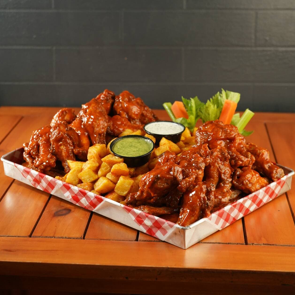 Combo 3 Alitas con Papas Criollas x 24 uds