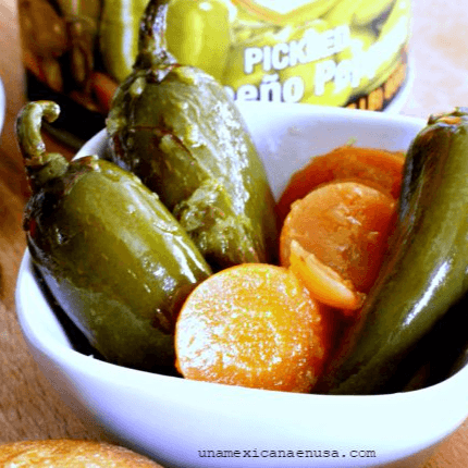 CHILES JALAPEÑOS EN ESCABECHE.