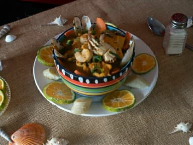 Sopa de Pescado o Mariscos en Agua