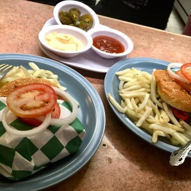 HAMBURGUESA  DE POLLO CON PAPAS