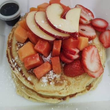 Hot cakes con fruta