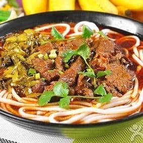 D2-Fideos de Arroz con Carne Res y Chucrut/酸菜牛肉粉