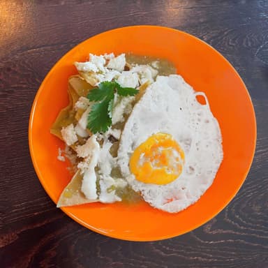 Chilaquiles Verdes con Huevo