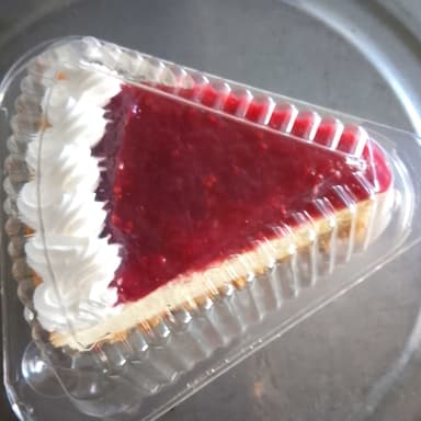 Rebanada de Pay de Queso con Frutos Rojos
