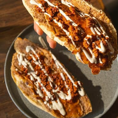 Molletes con Chorizo